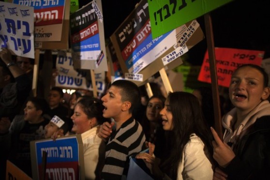 Thousands of Israelis seculars and Ortho