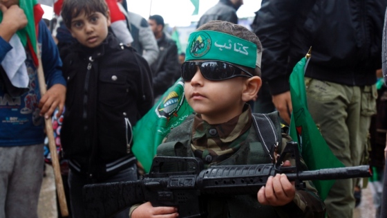 gaza.kid.gun