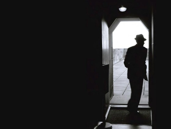 leonard.cohen.door