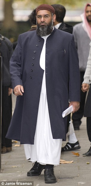 1410083337451_Image_galleryImage_Head_of_the_UK_Sharia_Cou