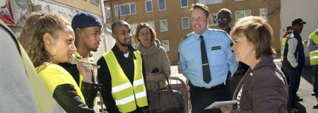 sverige.rinkeby.gruppevoldtekt.Agundez-Faisal-Abdikarim-och-Abdu-Mohammed-samtalade-med-Justitieminister-Beatrice-Ask-som-även-besökte-Polisen-i-Södra-Järva.-Foto-Polisen