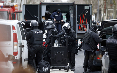 riot-police-montro_3157952c