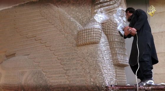 Islamic-State-destroying-artifacts