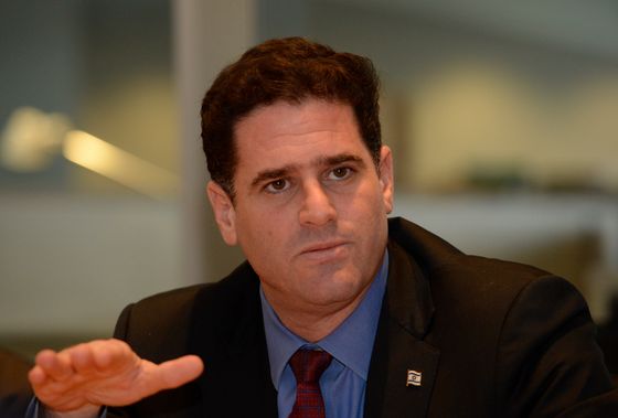 XXX DERMER-HDB501.JPG FEA VA
