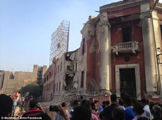 2A6F2D6F00000578-3157130-image-a-17_1436594420045