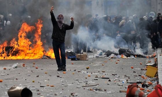 A-demonstrator-goads-riot-001