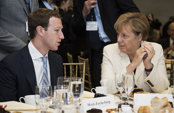 Merkel og Zuckerberg - hot mike - anti-migration comments on Facebook