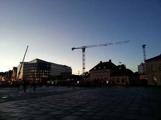 På vei til Aker Brygge. Byggeaktiviteten er stor i Oslo.
