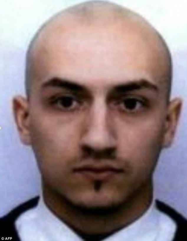 2E7F868C00000578-3320975-Escaped_son_Bataclan_killer_Sami_Amimour_was_cold_and_distant_wh-a-5_1447705165956