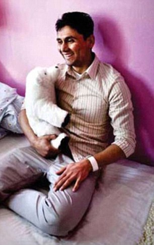 30A9A77800000578-3422000-image-a-37_1454028044248