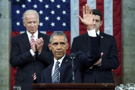 U.S. President Barack Obama waves at the conclusion of his final State of the Union address to a joint session of Congress in Washington January 12, 2016. REUTERS/Evan Vucci/Pool