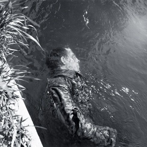 lee.miller.body.of.dead.german.soldier