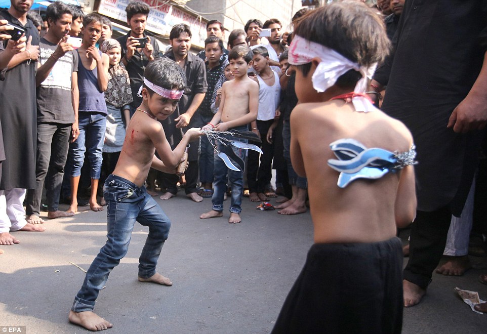 Ashura selv-flagellering shia shiite sekt Delhi India