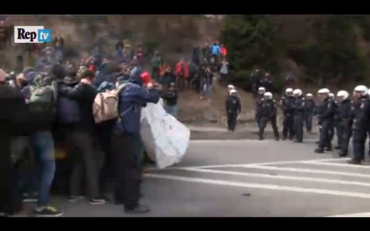 Demonstranter til angrep på politiet ved Brennerpasset&nbsp;<span>(+)</span>