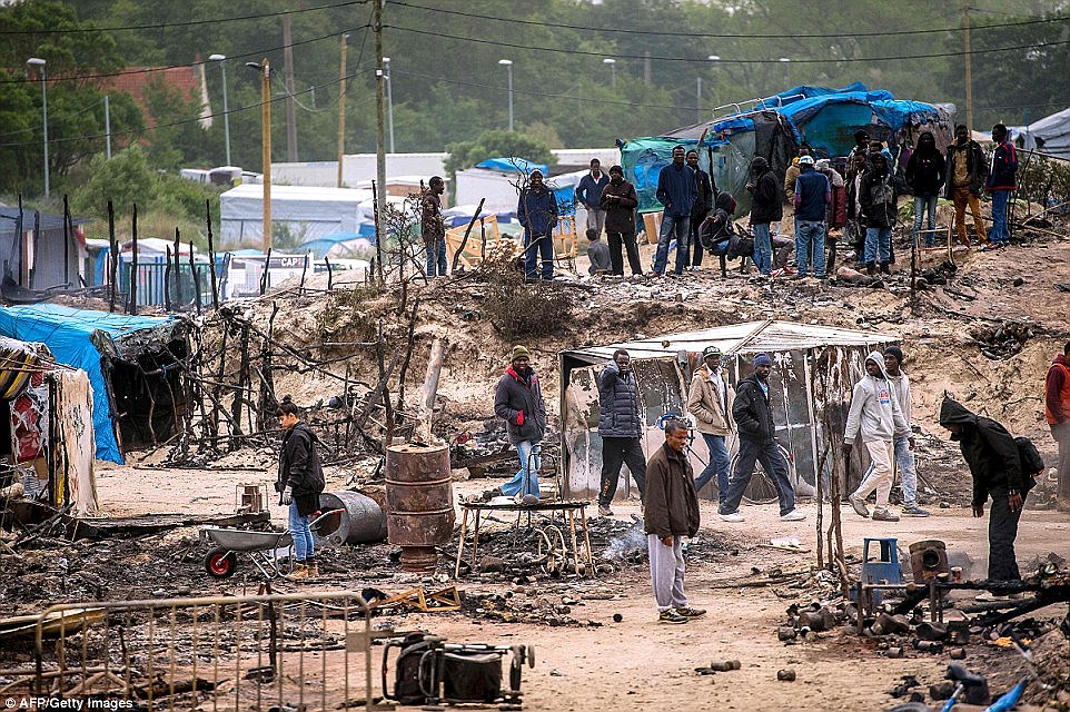 3677B82F00000578-3701313-In_February_demolition_crews_entered_the_jungle_encampment_and_s-a-14_1469120518583