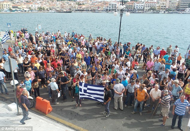 389b75dc00000578-3797129-this_morning_moria_locals_pictured_held_a_protest_outside_city_h-a-42_1474381188091