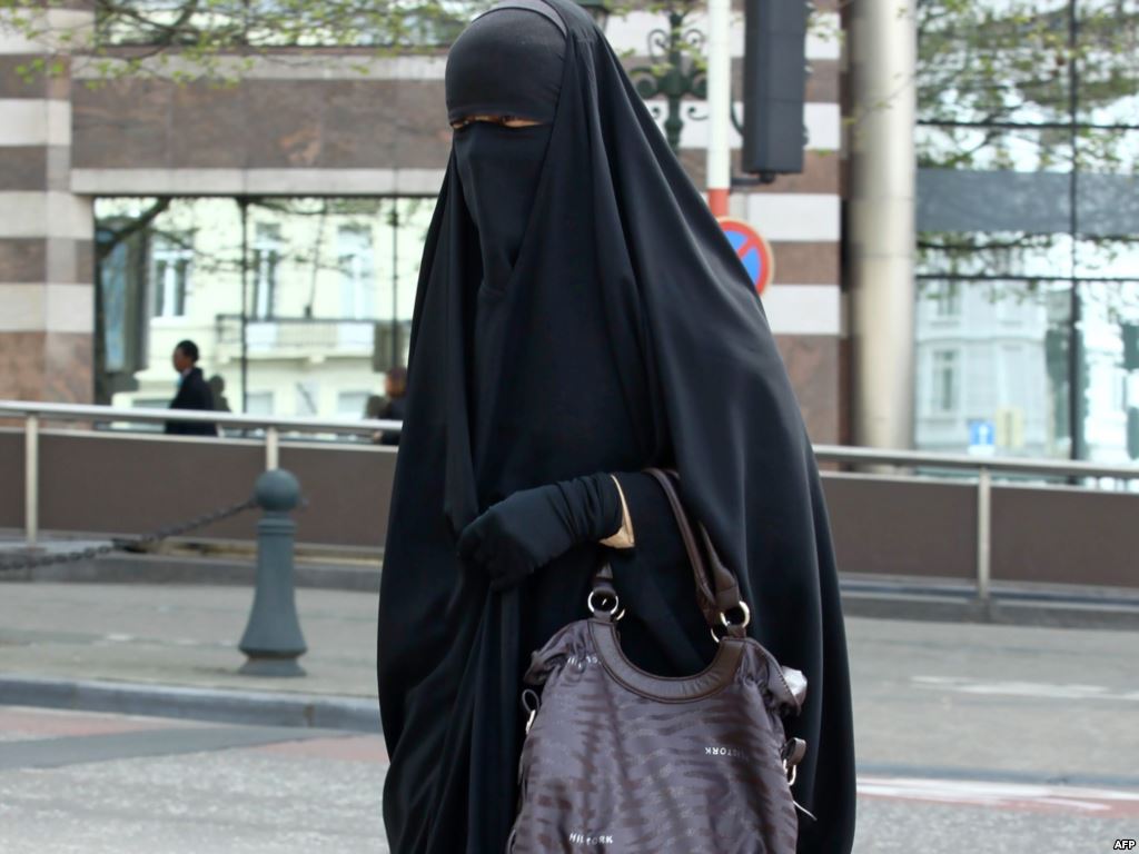 To av tre vil ha burkaforbud&nbsp;<span>(+)</span>