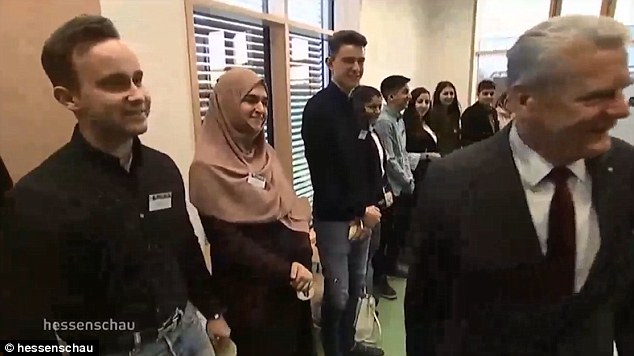 3b85ca9800000578-4048650-image-a-118_1482165714311