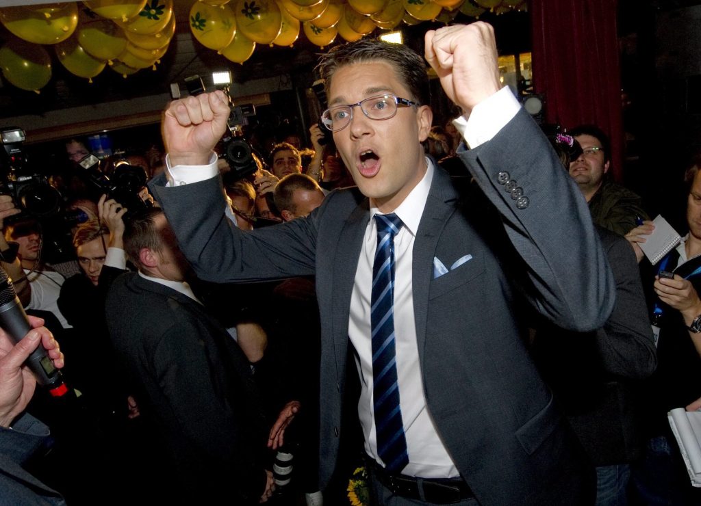 epa02345103 Jimmie Akesson, chairman of the right-wing party Sweden Democrats, cheers when he meets party workers in Stockholm, Sweden, 19 September 2010, after forecasts of the national elections saying the Sweden Democrats will enter the new Swedish parliament. EPA/FREDRIK SANDBERG SWEDEN OUT