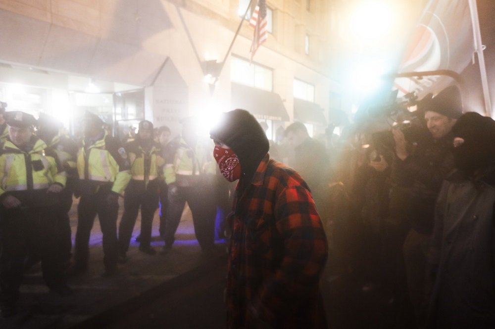Politiet brukte tåregass mot anti-Trump demonstranter&nbsp;<span>(+)</span>
