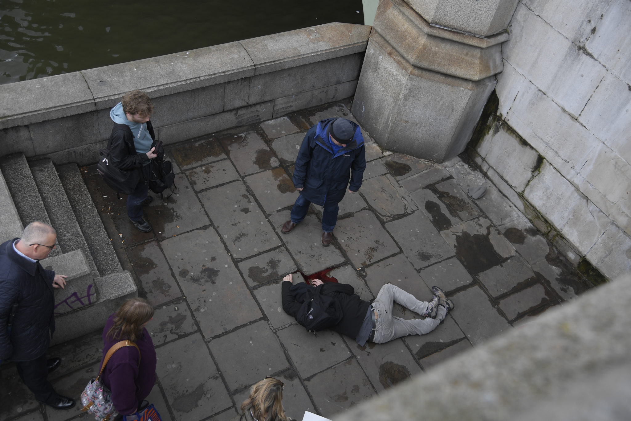 Terror i London - mann pløyde inn i fotgjengere&nbsp;<span>(+)</span>