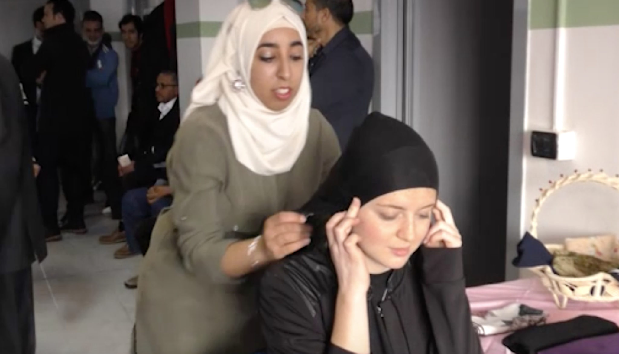 Hijab - som regntøy mot det uunngåelige uværet&nbsp;<span>(+)</span>