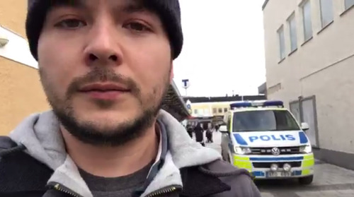 Krigsreporter måtte ha politieskorte ut av Rinkeby&nbsp;<span>(+)</span>