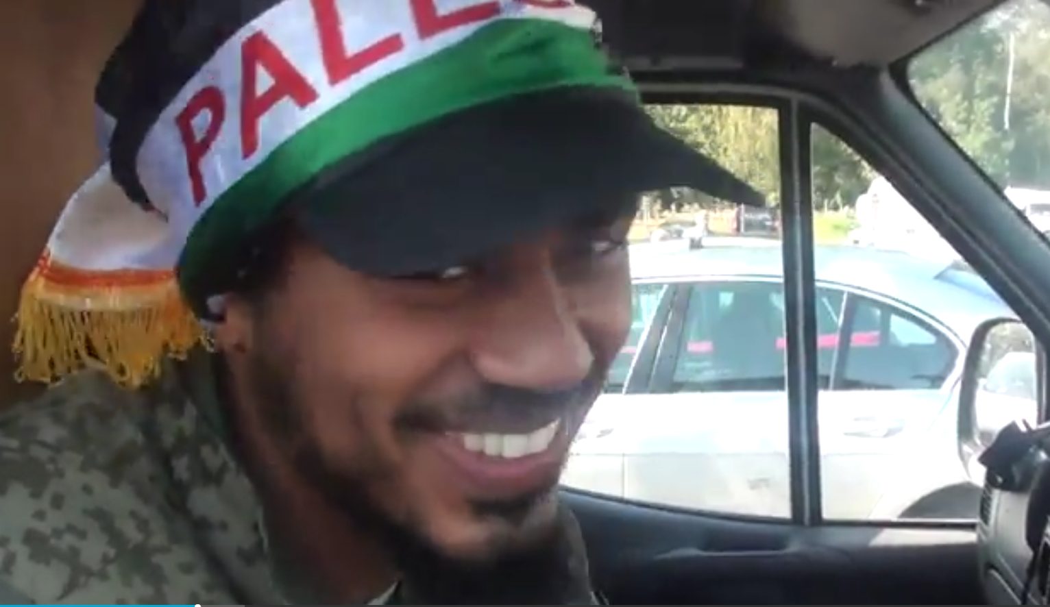 Smilende terrorist på hjelpekonvoi til Gaza&nbsp;<span>(+)</span>