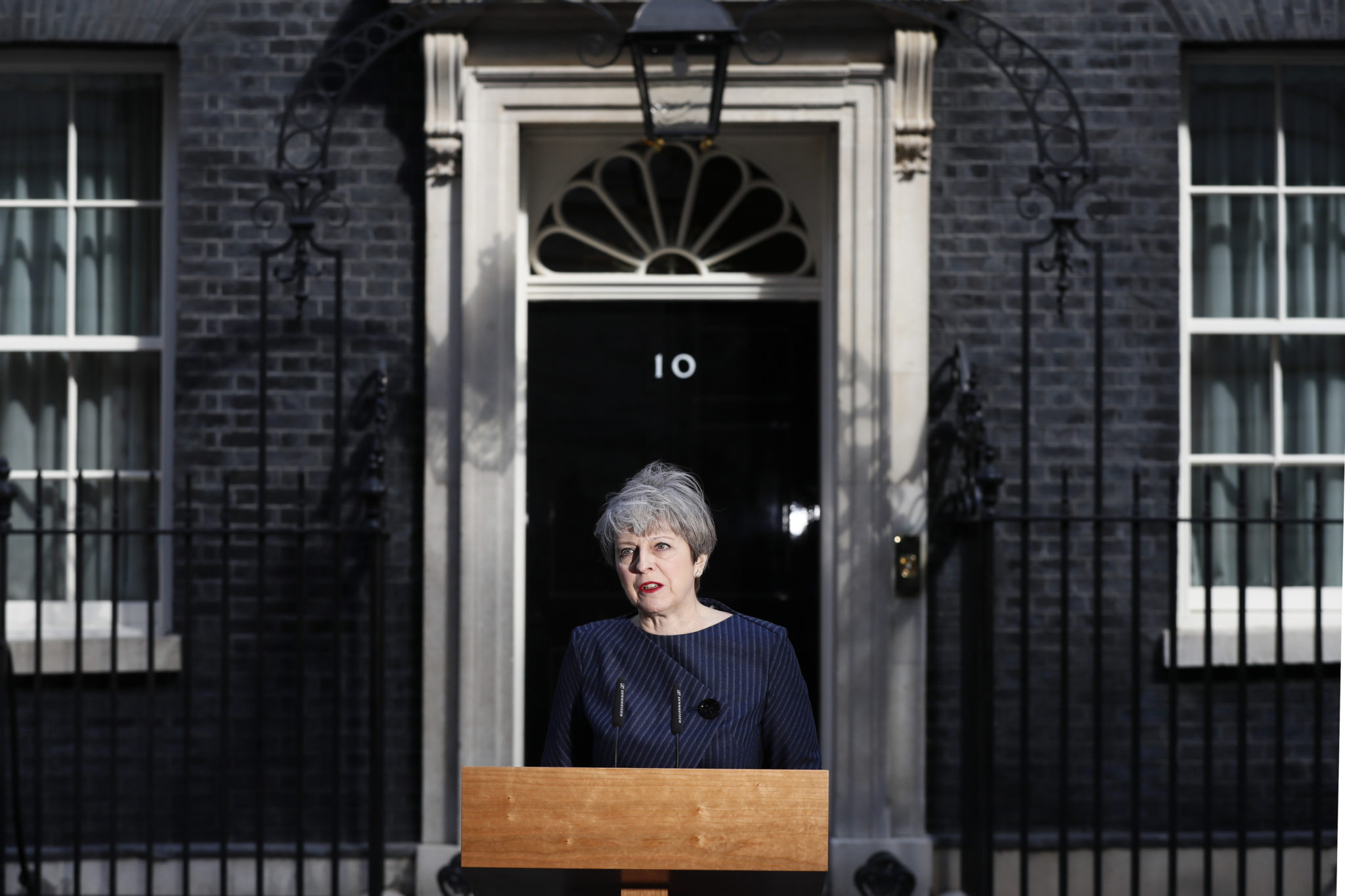 Theresa May kaster hansken;  nyvalg 8. juni&nbsp;<span>(+)</span>