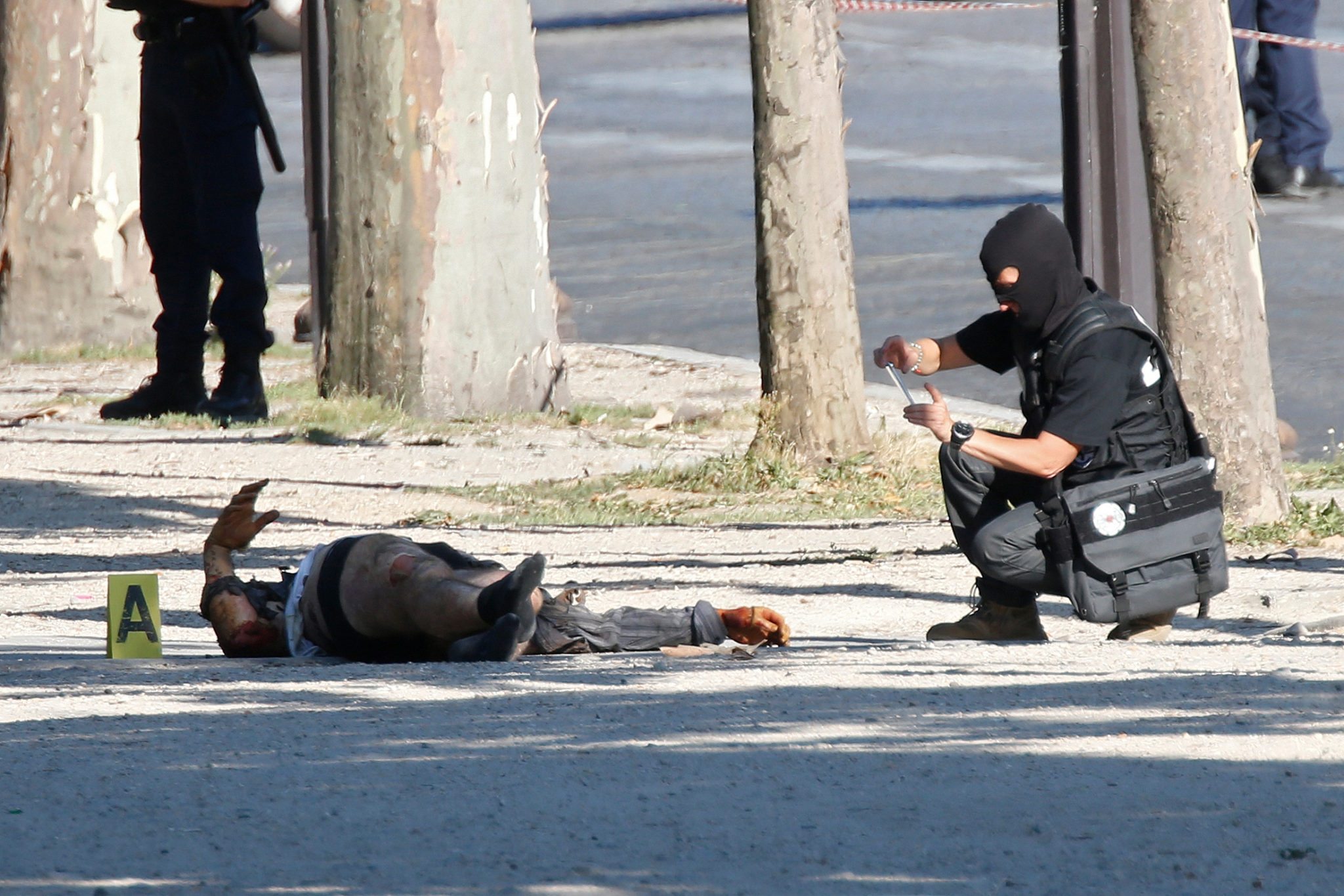 Champs-Élysées-terroristen hadde våpenlisens&nbsp;<span>(+)</span>