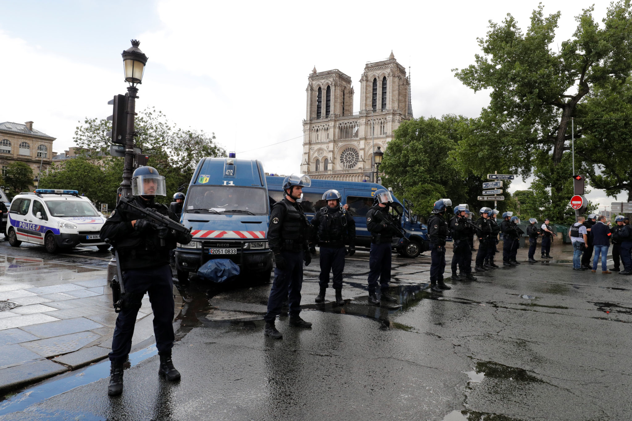 Politimann angrepet ved Notre-Dame&nbsp;<span>(+)</span>