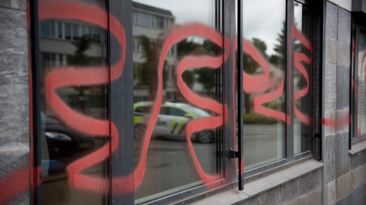 - Asylsøker tagget politihuset og knuste 34 vinduer på Nav&nbsp;<span>(+)</span>