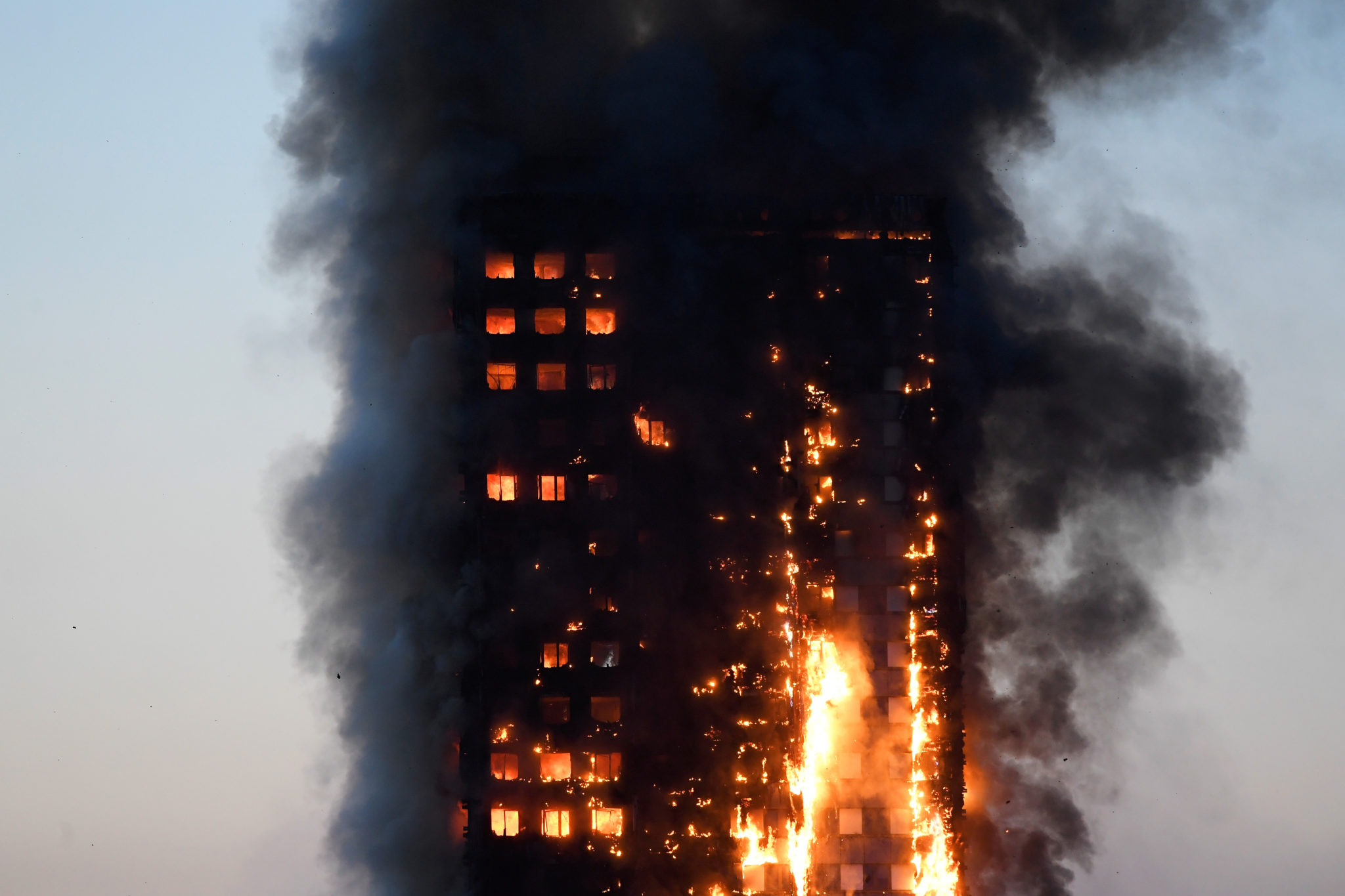 Ubehagelige spørsmål etter storbrannen i London&nbsp;<span>(+)</span>