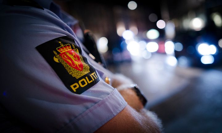 Politibetjenter stukket med kniv - måtte sy i foten og ansiktet&nbsp;<span>(+)</span>
