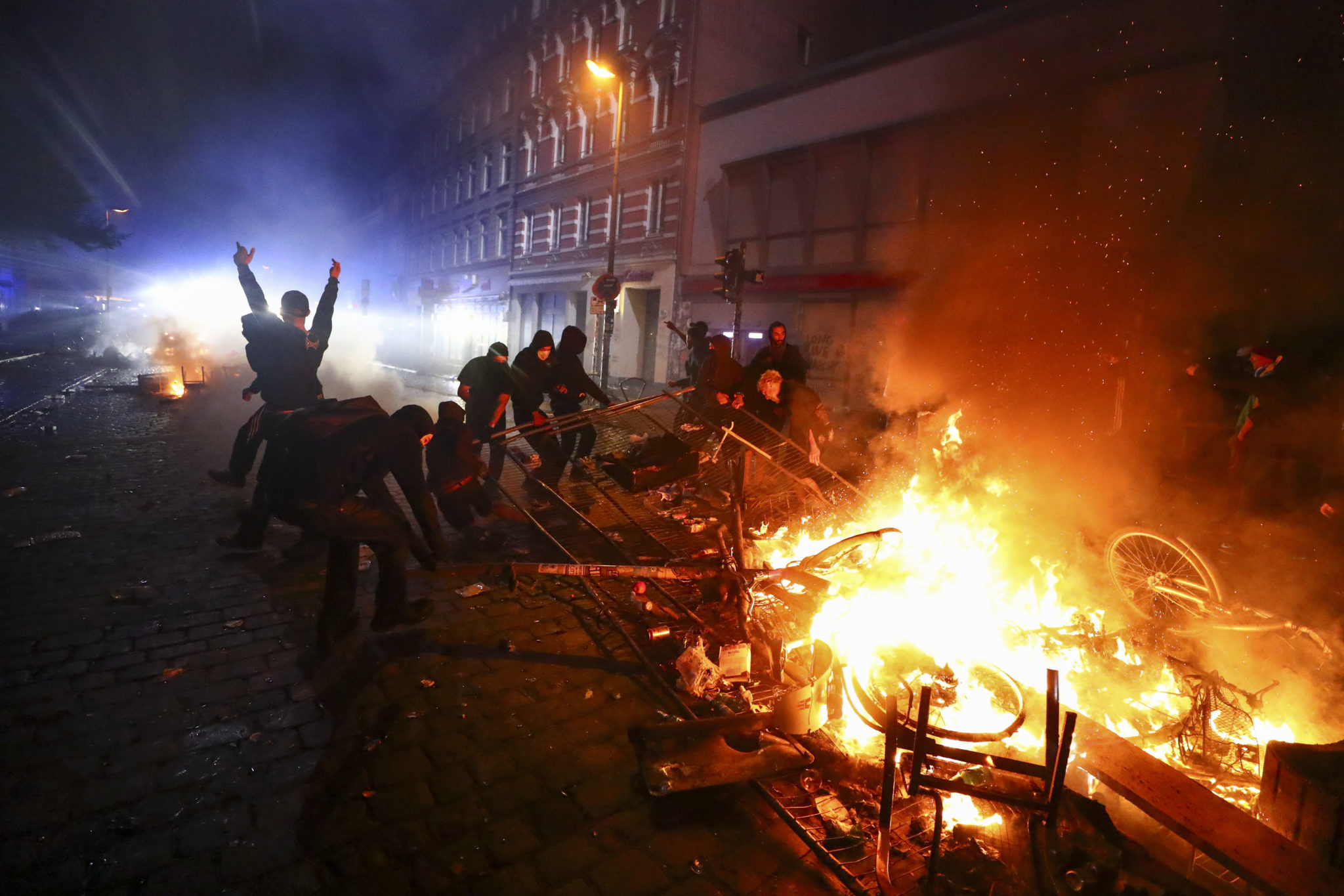Deler av Hamburg i flammer. Politiet: «En voldsorgie»&nbsp;<span>(+)</span>