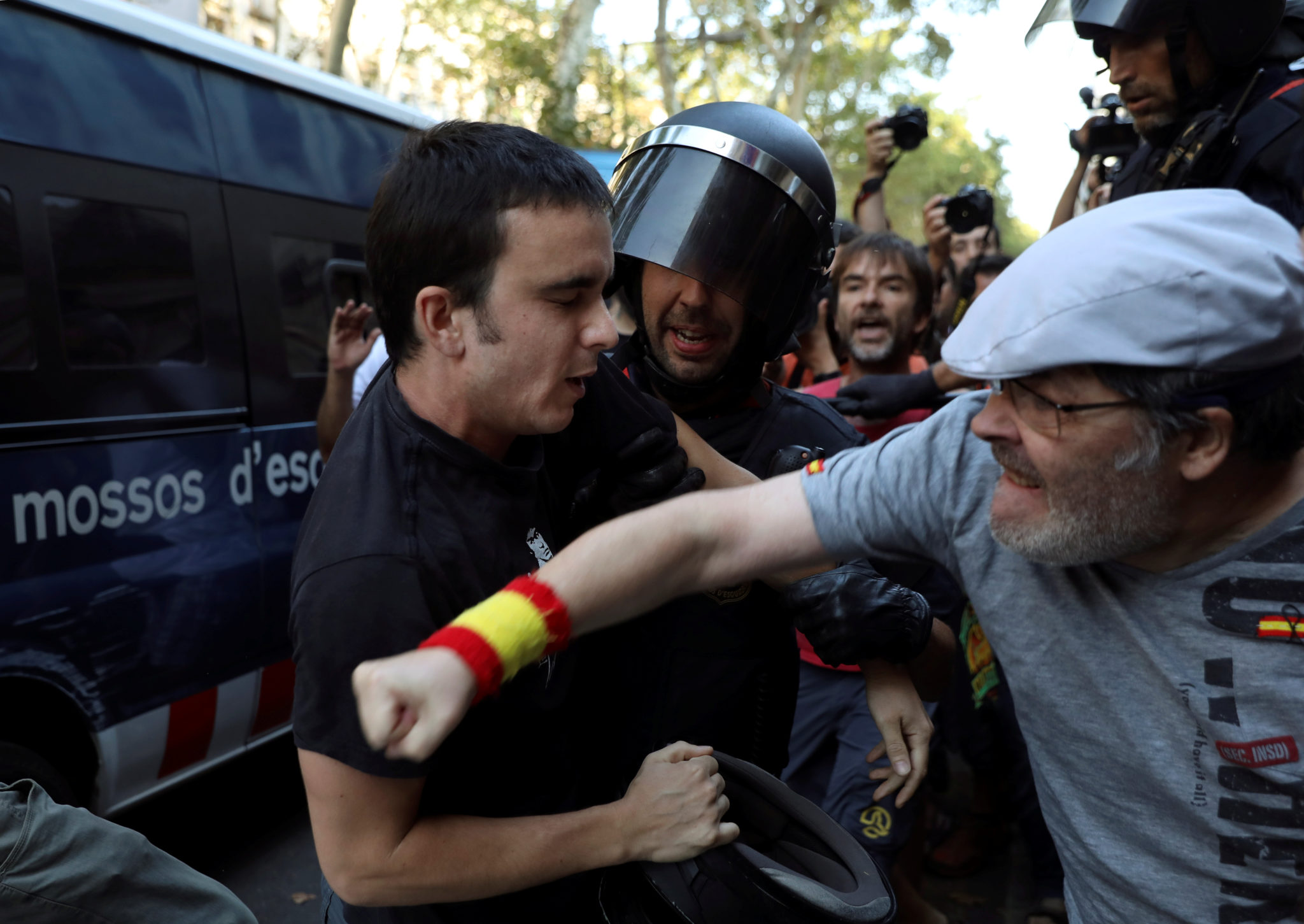 Anti-islamiseringsdemo i Barcelona - konfrontasjon&nbsp;<span>(+)</span>