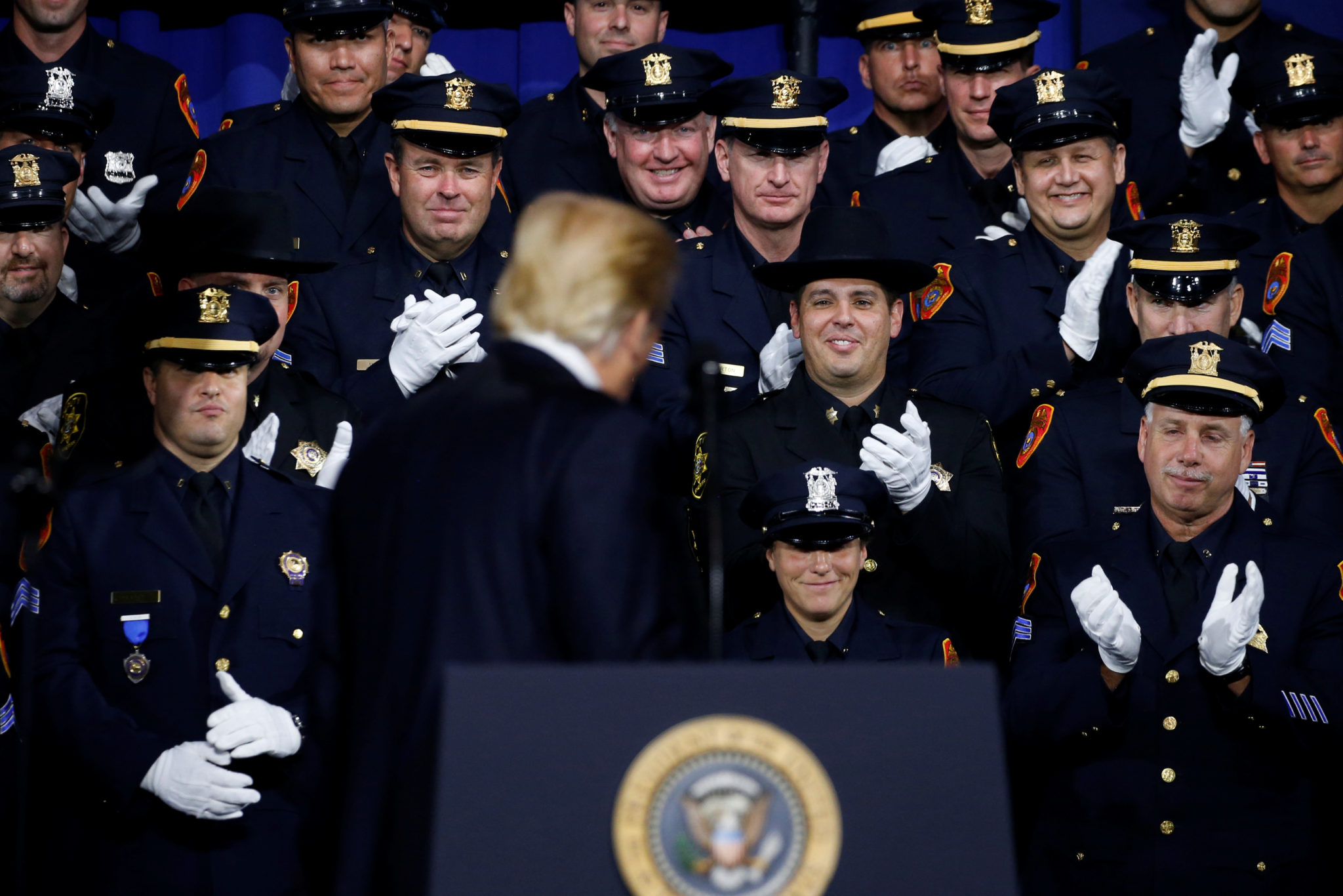 Trump undertegner loven om Russland-sanksjoner&nbsp;<span>(+)</span>