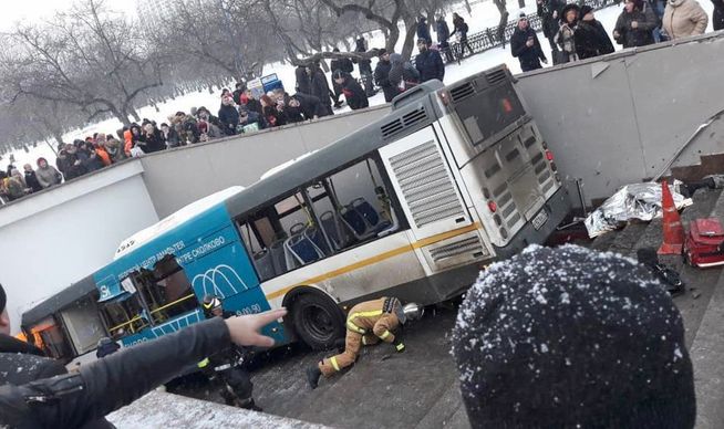 Fire kjørt ned og drept av buss i Moskva&nbsp;<span>(+)</span>