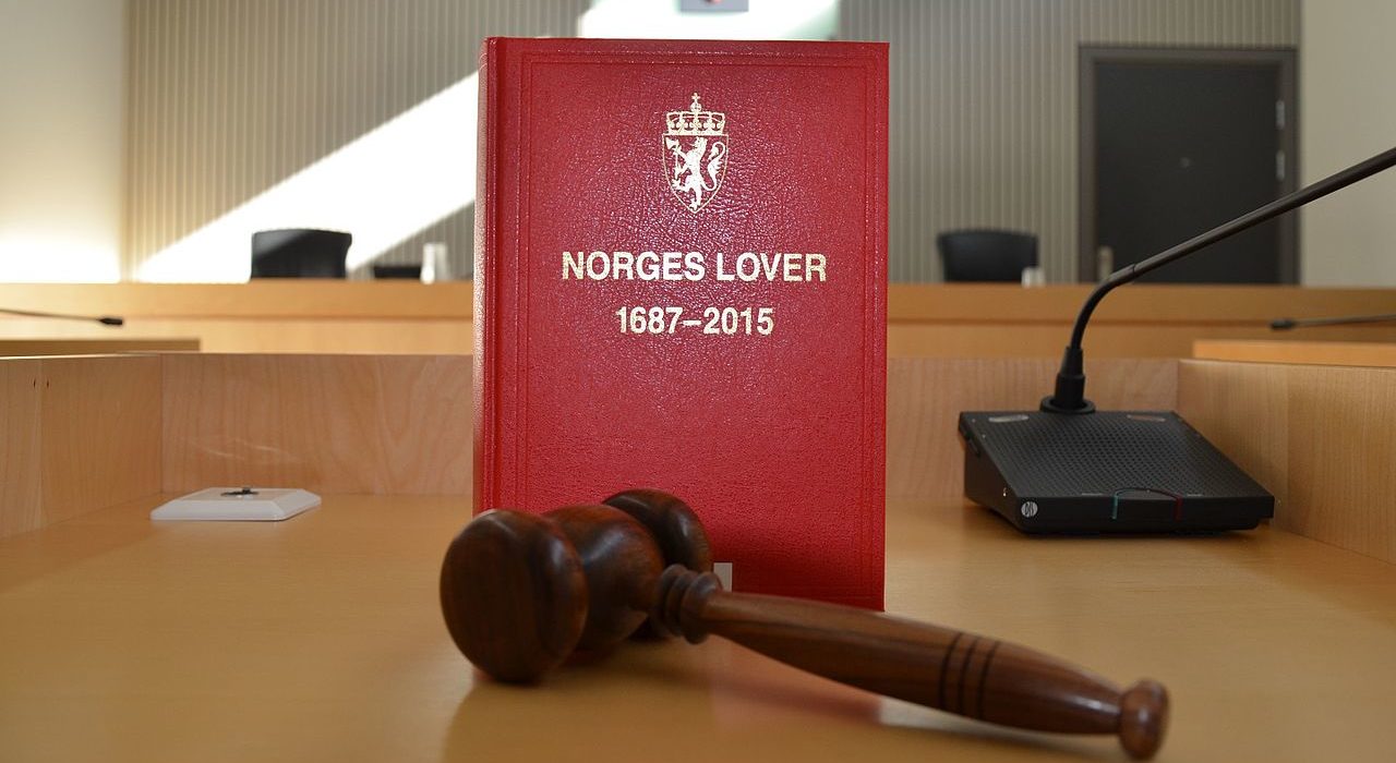 Gjengmedlem etterlyst etter skyting mellom biler – siktet for drapsforsøk&nbsp;<span>(+)</span>