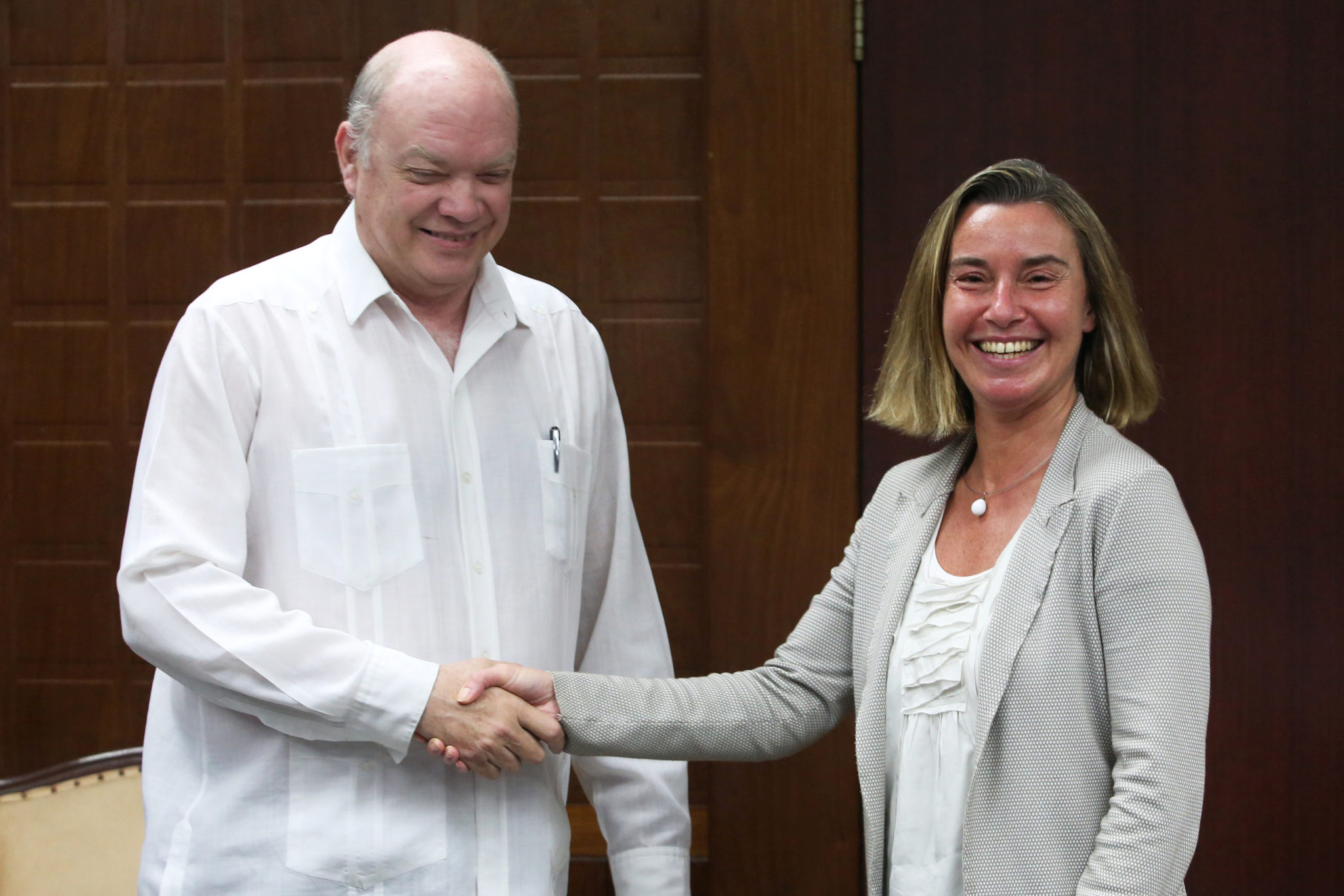 Mogherini kurtiserer Cuba, dårlig skjult spark til Trump&nbsp;<span>(+)</span>