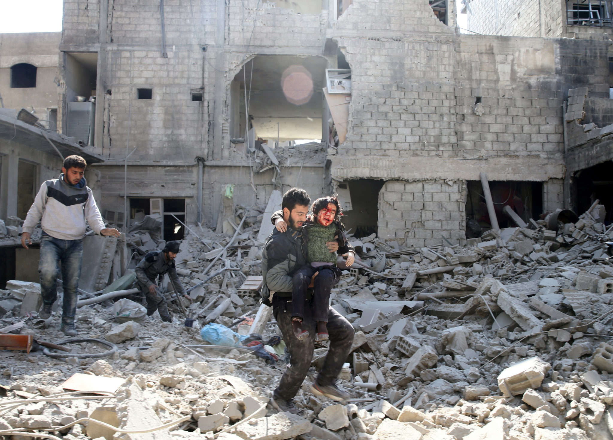 500 drept i Ghouta - Russland bomber og blokkerer våpenhvile&nbsp;<span>(+)</span>