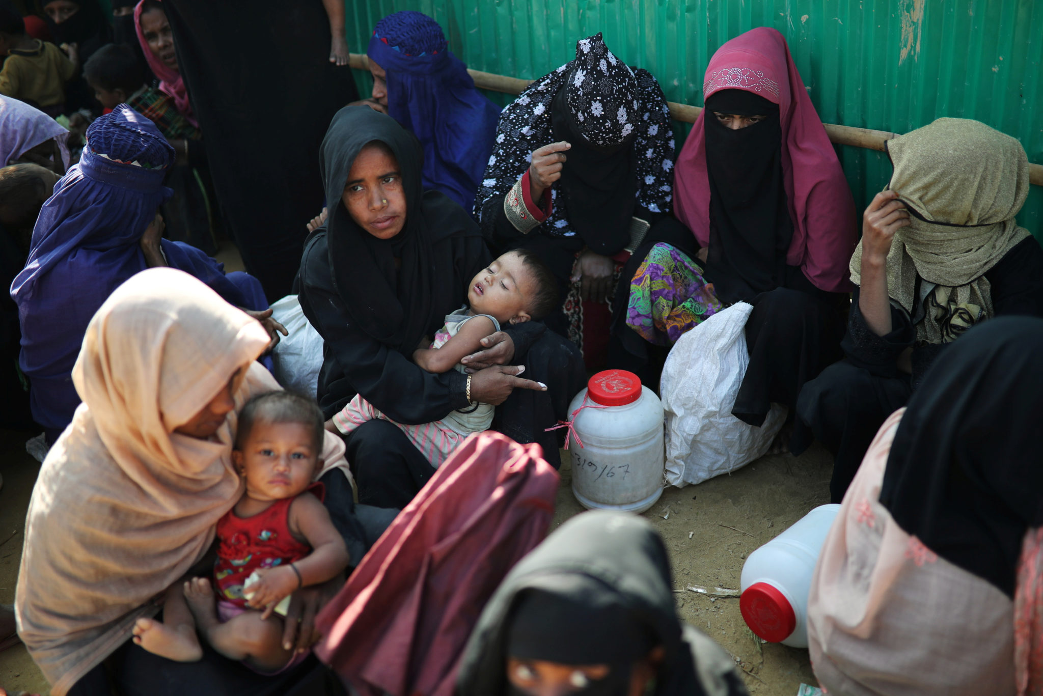 Kriminelle gjenger fester grepet i rohingya-leire i Bangladesh&nbsp;<span>(+)</span>