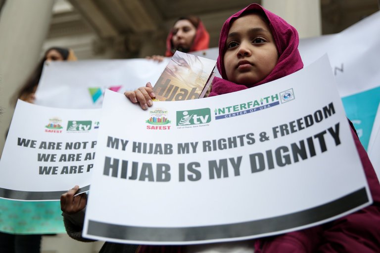 Erstatning for å ha blitt fotografert uten hijab&nbsp;<span>(+)</span>