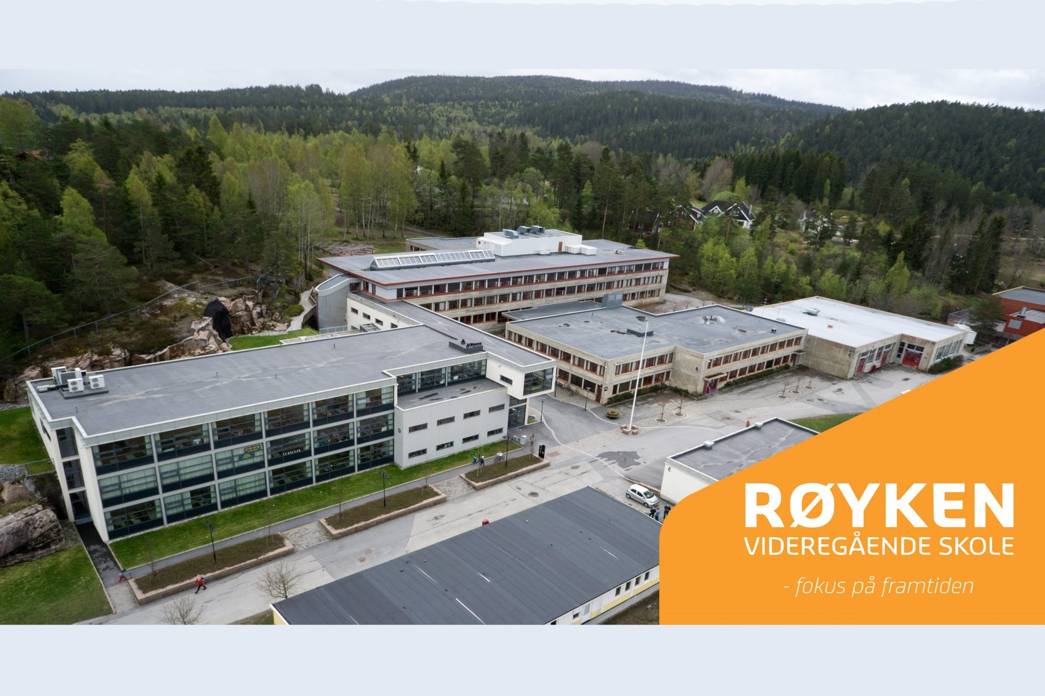 Elev knivstukket utenfor Røyken vgs, havnet på sykehus&nbsp;<span>(+)</span>