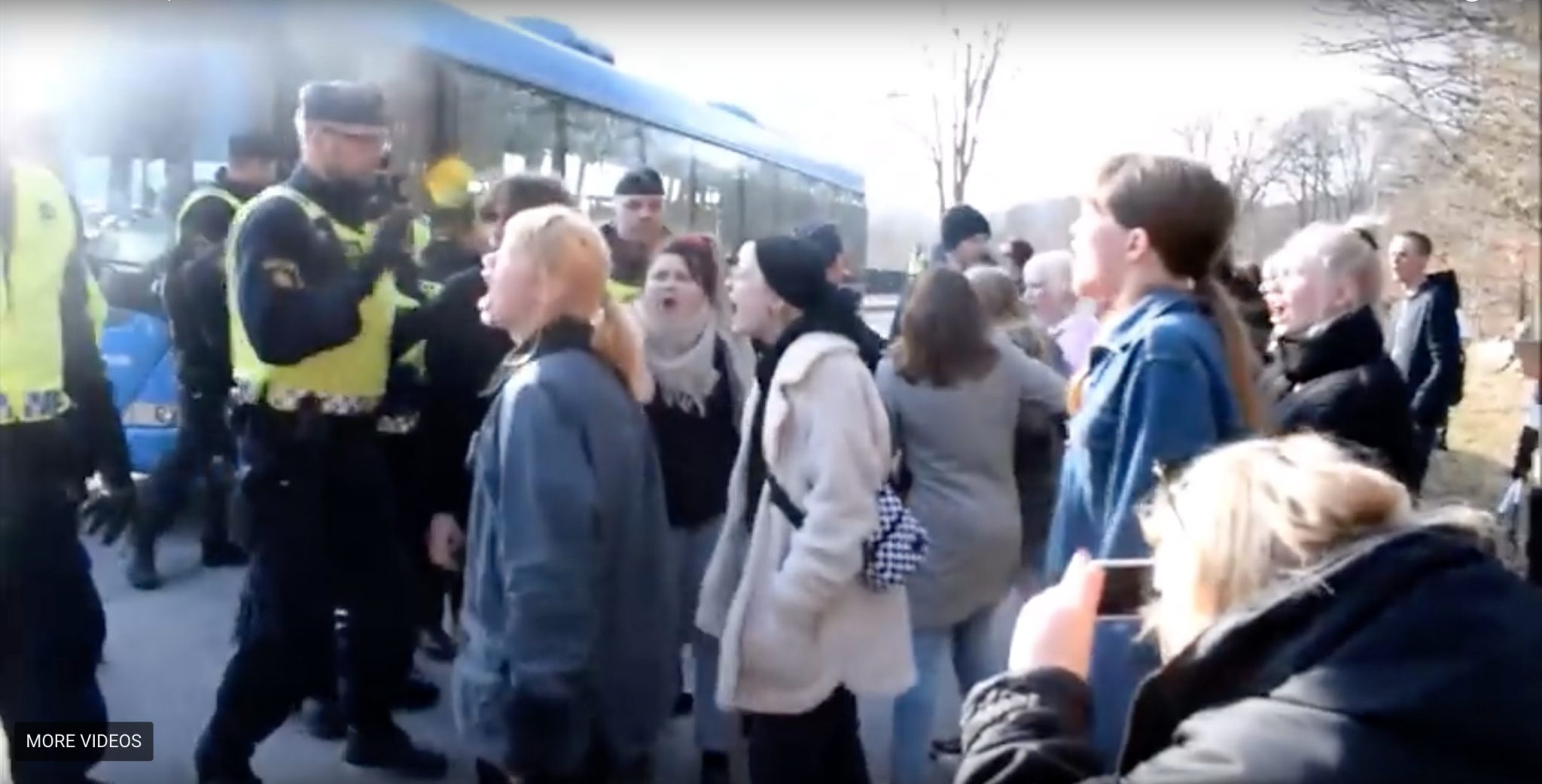 Tumulter da demonstranter prøvde å hindre utvisninger&nbsp;<span>(+)</span>