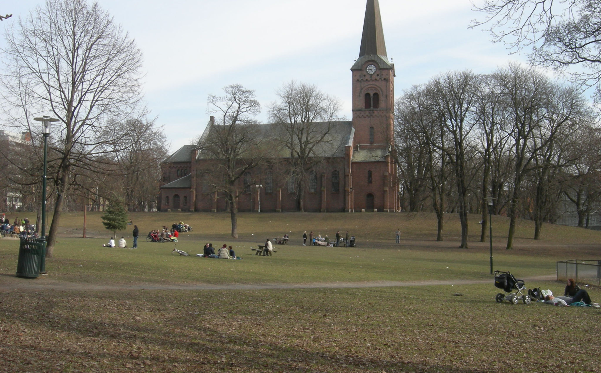 Mann siktet for drapsforsøk etter knivstikking i Sofienbergparken&nbsp;<span>(+)</span>