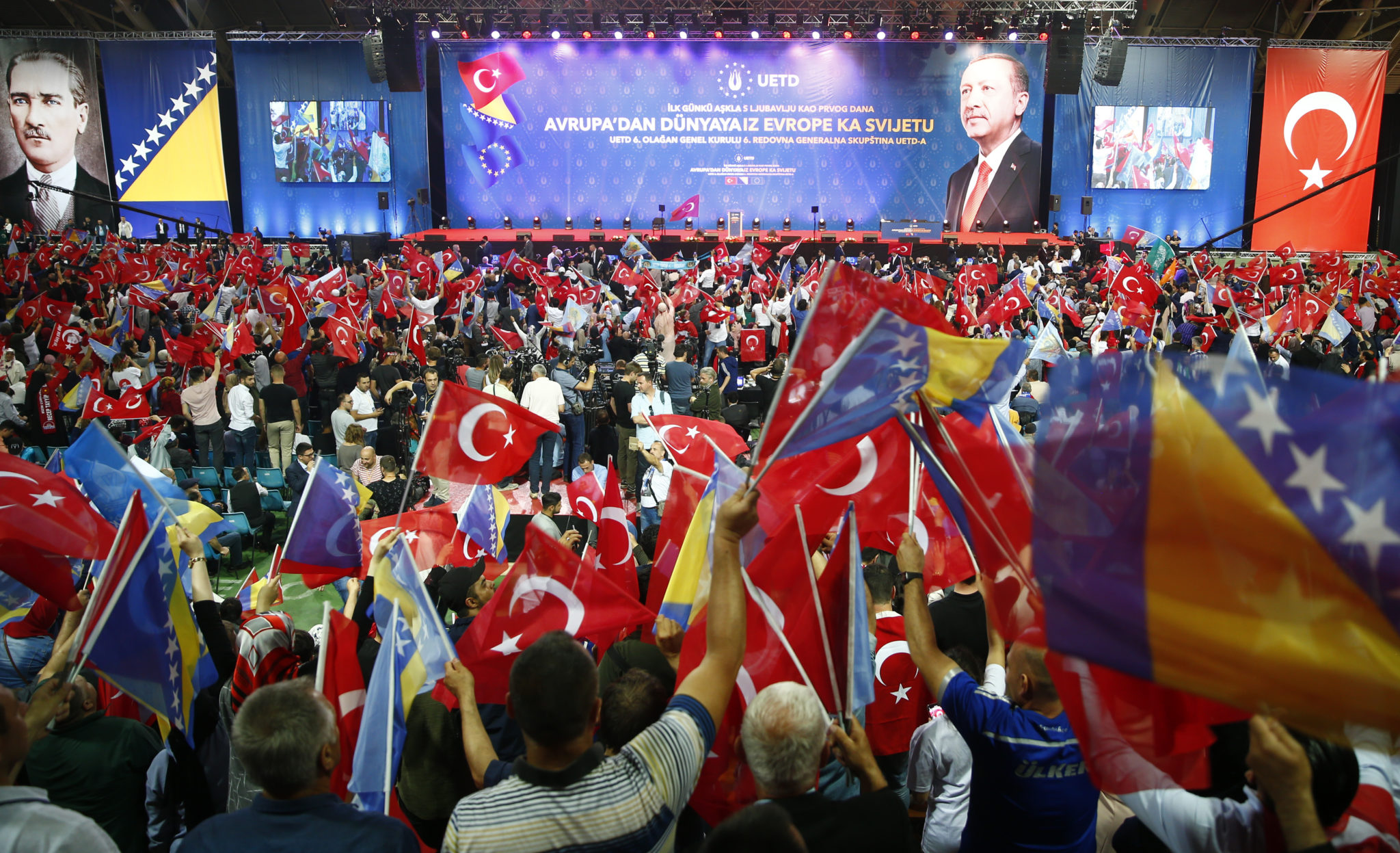 Erdogan møtt med «Allahu akbar» i Sarajevo&nbsp;<span>(+)</span>