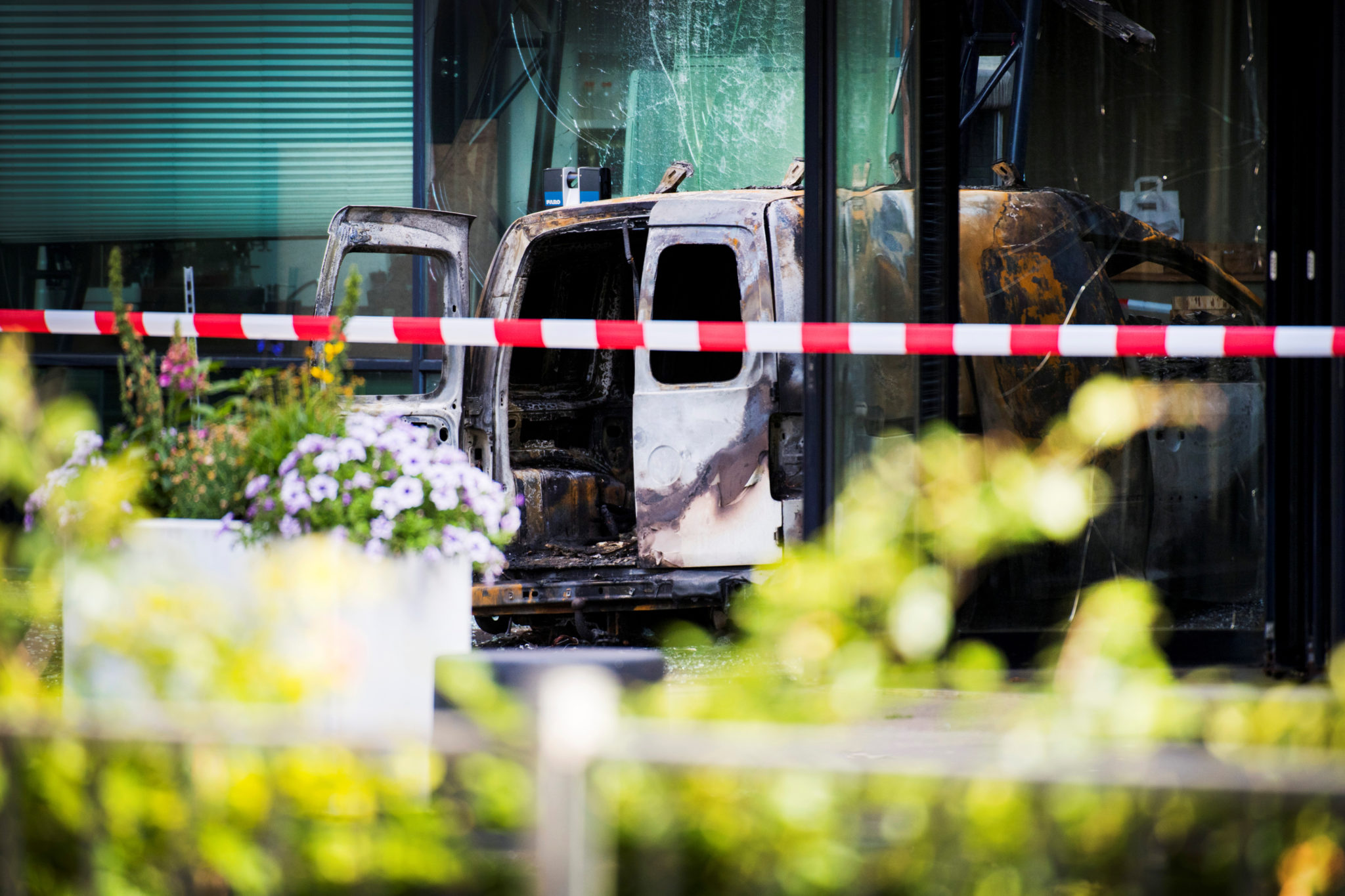 Varebil kjørt inn i bygget til nederlandsk avis&nbsp;<span>(+)</span>