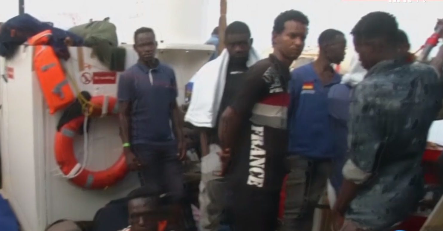 Kapteinen på Lifeline i avhør - ignorerte ordre fra italiensk kystvakt&nbsp;<span>(+)</span>