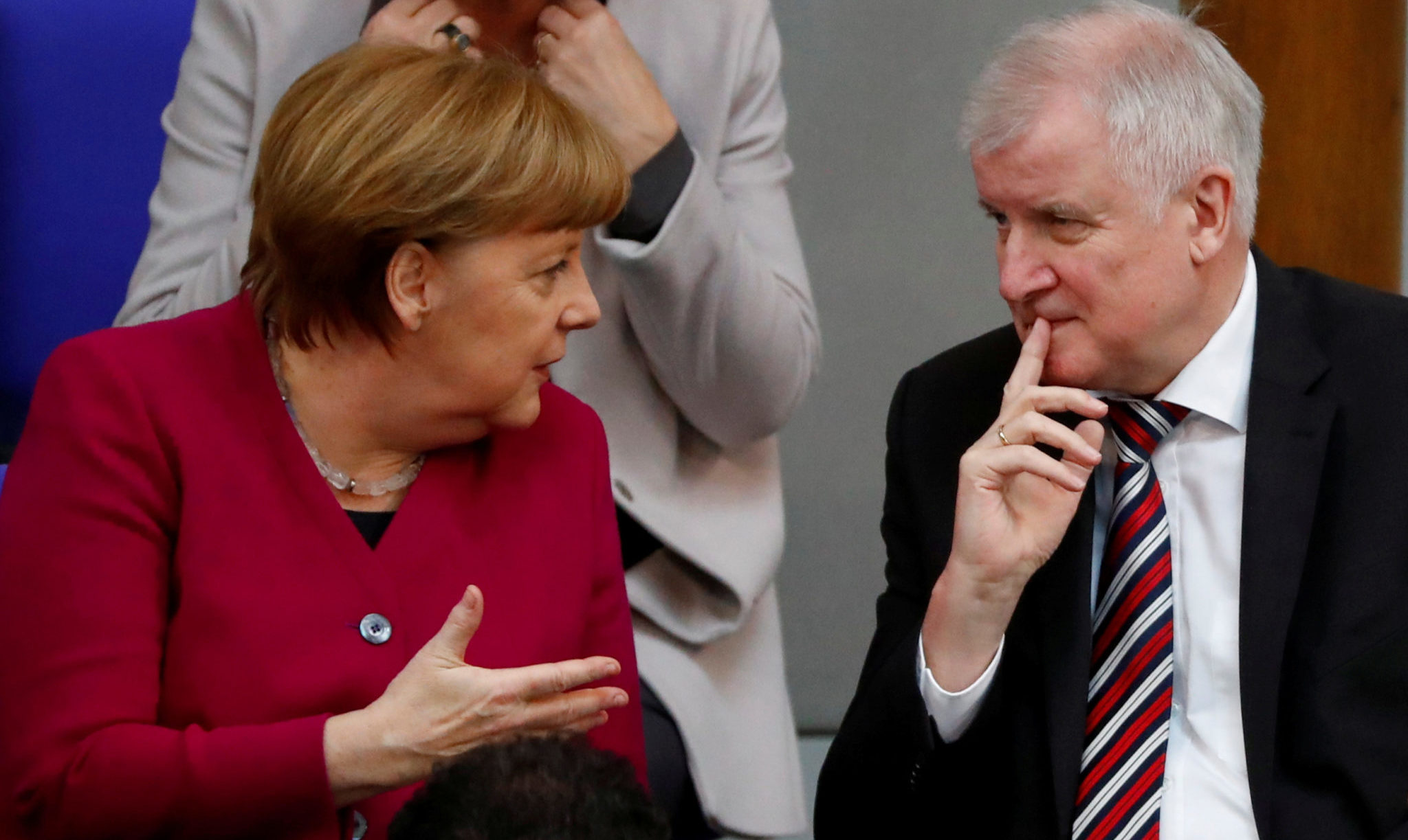 Seehofer: Avgjørelse innen tre dager. Krisemøte mandag&nbsp;<span>(+)</span>